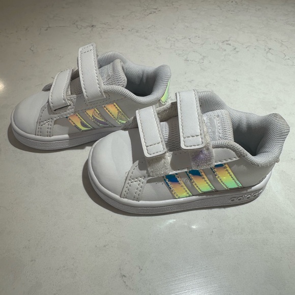 ADIDAS Grand Court 1 TODDLER Sz 4K WHITE
Iridescent leather tennis SHOES Velcro - Picture 2 of 9